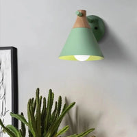 Applique murale nordique en métal avec abat-jour coloré | Marco Lucetti