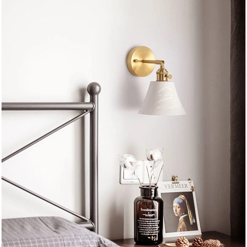 Applique murale nordique Fumi - Abat-jour en céramique plissé blanc | Marco Lucetti