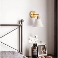 Applique murale nordique Fumi - Abat-jour en céramique plissé blanc | Marco Lucetti