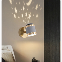 Applique murale nordique moderne avec projection d'étoiles rotative et pliante.