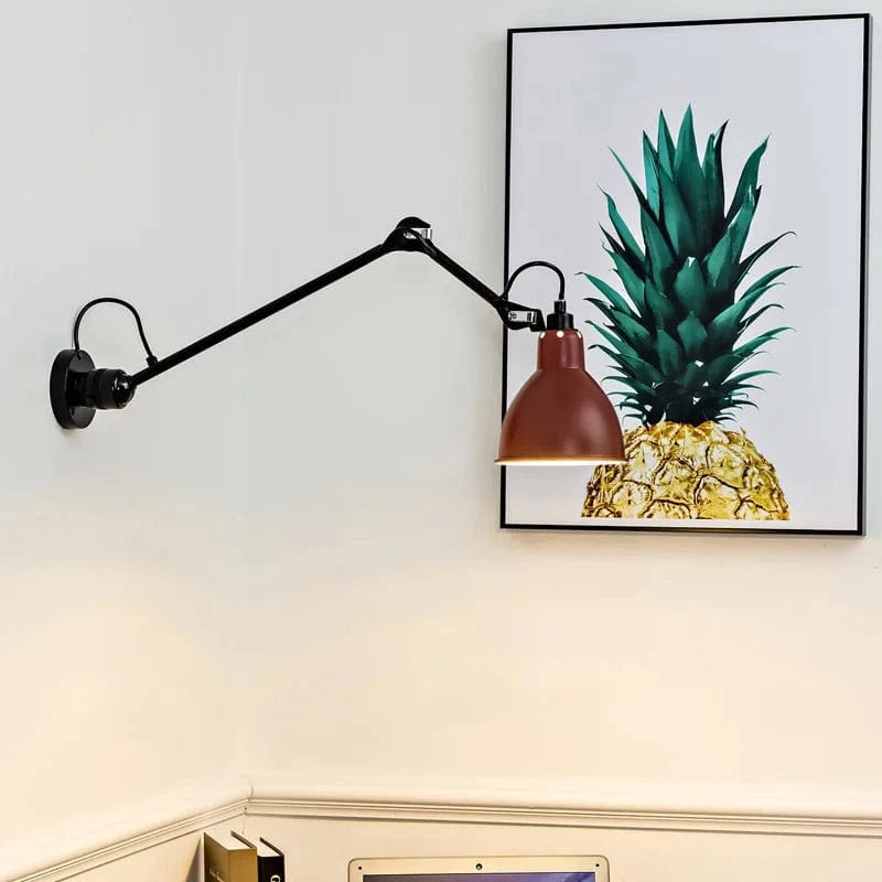 Applique murale pivotante en métal avec prise pour éclairage | Marco Lucetti