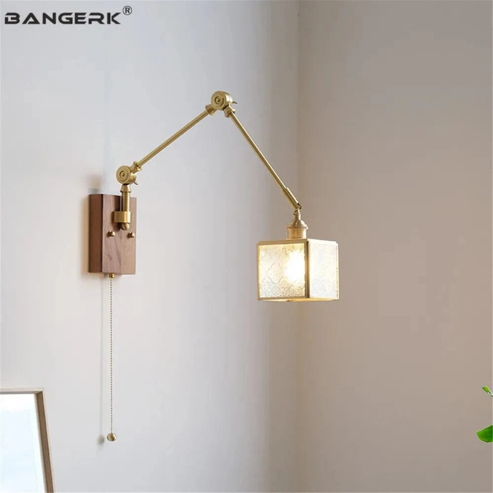 Applique murale rétro en cuivre avec bras oscillant et abat-jour ajustable. | Marco Lucetti