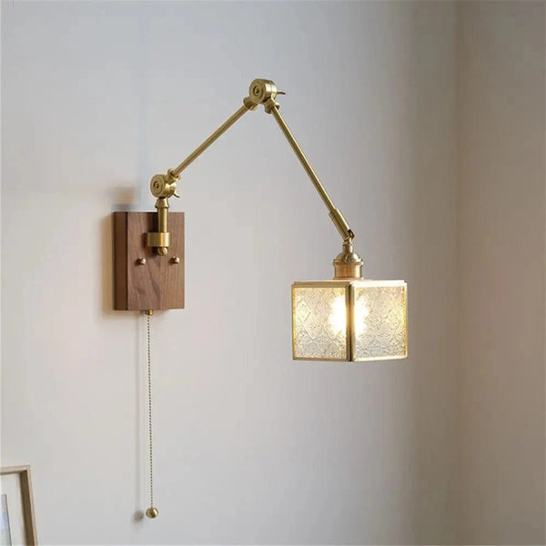 Applique murale rétro en cuivre avec bras oscillant et abat-jour ajustable. | Marco Lucetti