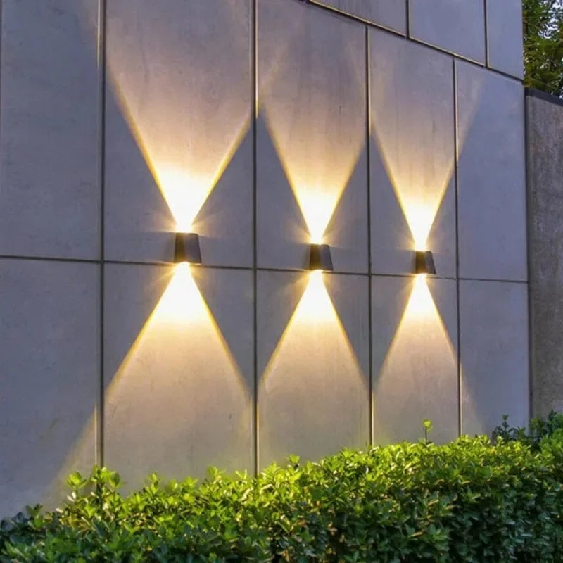 Applique murale solaire d'extérieur LEDIlluminate™ | Marco Lucetti