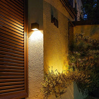 Applique solaire extérieure lumineuse pour jardin, terrasse et couloir - Squa | Marco Lucetti