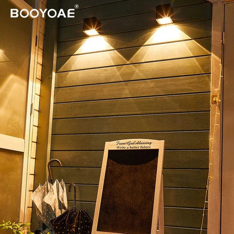 Applique solaire extérieure lumineuse pour jardin, terrasse et couloir - Squa | Marco Lucetti