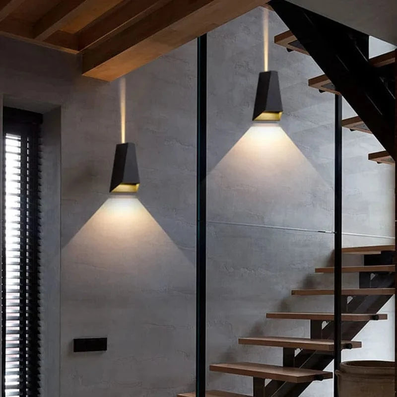 Appliques Murales Extérieures : Escalier, Balcon, Maison, Jardin, Porche, Allée, Portes d'Entrée, Garage & Terrasse - Applique Murale Étanche | Marco Lucetti