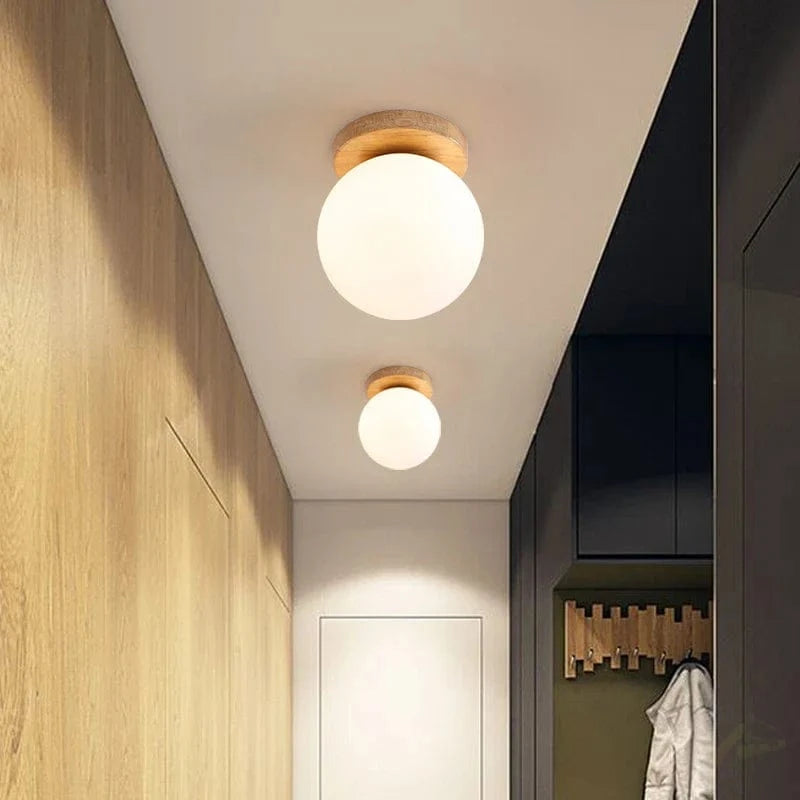 Boule en verre blanc plafond moderne avec LEDs et piédestal en bois - Luminaire suspendu pour un éclairage élégant à la maison | Marco Lucetti