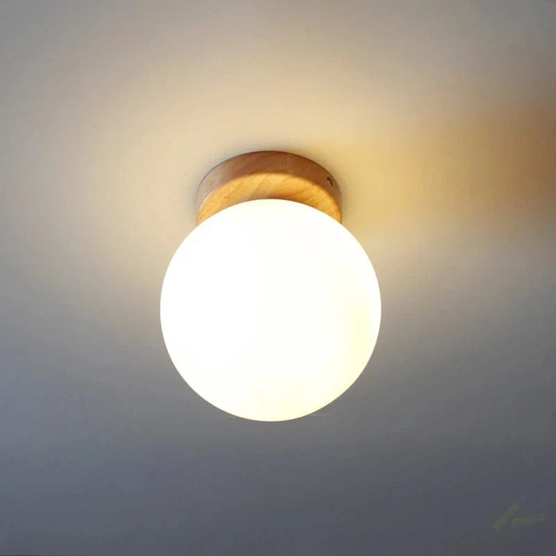 Boule en verre blanc plafond moderne avec LEDs et piédestal en bois - Luminaire suspendu pour un éclairage élégant à la maison | Marco Lucetti