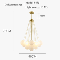 Boules de verre blanches modernes : suspension lumières pour décor intérieur | Marco Lucetti