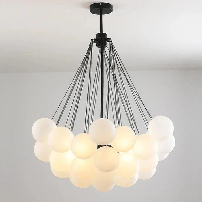Boules de verre blanches modernes : suspension lumières pour décor intérieur | Marco Lucetti