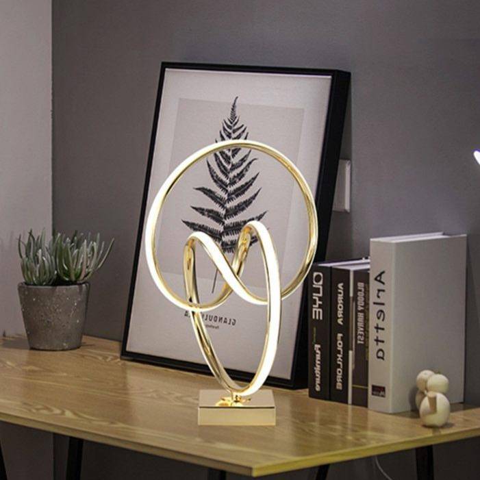Chambre de chevet LED dorée en spirale - Design Moderne | Marco Lucetti