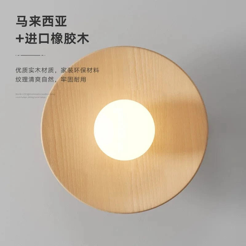 Couloir en bois nordique avec luminaires suspendus | Marco Lucetti