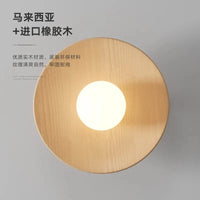 Couloir en bois nordique avec luminaires suspendus | Marco Lucetti