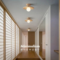 Couloir en bois nordique avec luminaires suspendus | Marco Lucetti