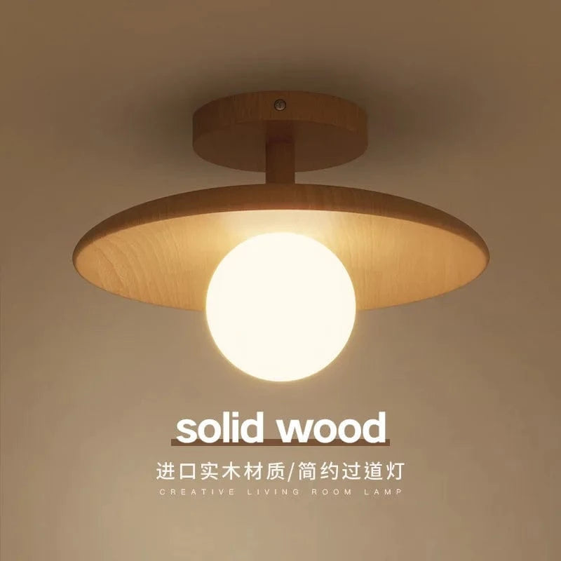 Couloir en bois nordique avec luminaires suspendus | Marco Lucetti