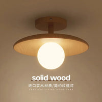 Couloir en bois nordique avec luminaires suspendus | Marco Lucetti