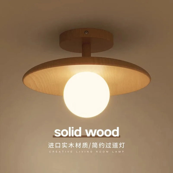 Couloir en bois nordique avec luminaires suspendus | Marco Lucetti