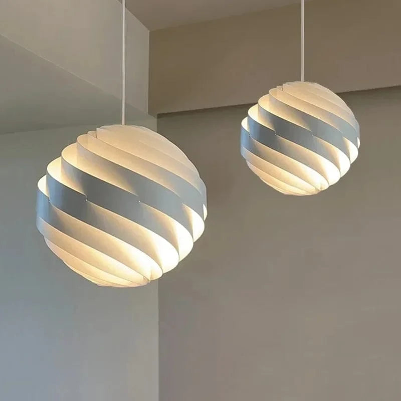 Gubi Turbo Suspension Design Globe Blanche - Lampe de Salon Élégante | Marco Lucetti