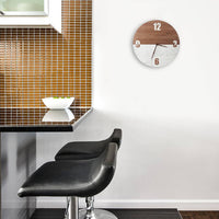 Horloge murale scandinave en bois blanc et marron 28cm Hours - Nordic Time | Marco Lucetti