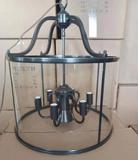 Hôtel de Style Américain: Hall, Allée, Couloir, Restaurant avec Cylindre en Verre, Cage à Oiseaux, et Lustres en Cuivre | Marco Lucetti Noir 44x54cm