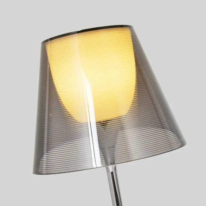 Ktribe : lampadaire design italien avec étagère, veilleuse acrylique et protection des yeux | Marco Lucetti