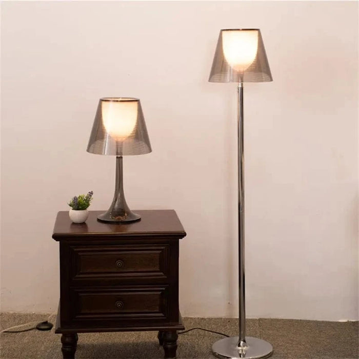 Ktribe : lampadaire design italien avec étagère, veilleuse acrylique et protection des yeux | Marco Lucetti