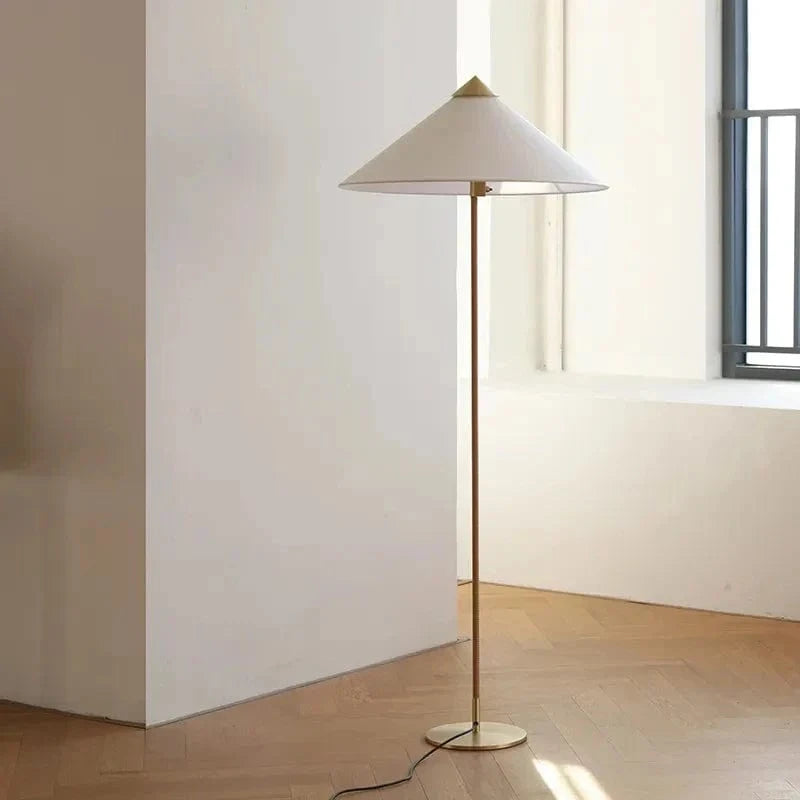 Lampadaire Coinqieu Japonais en Rotin Tissé | Marco Lucetti