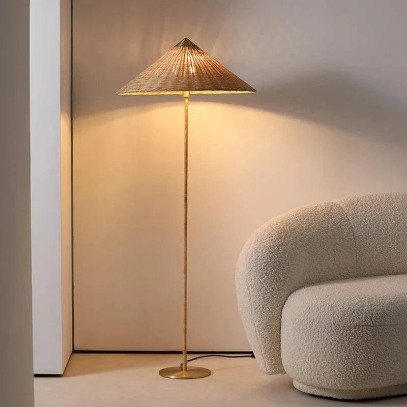 Lampadaire Coinqieu Japonais en Rotin Tissé | Marco Lucetti