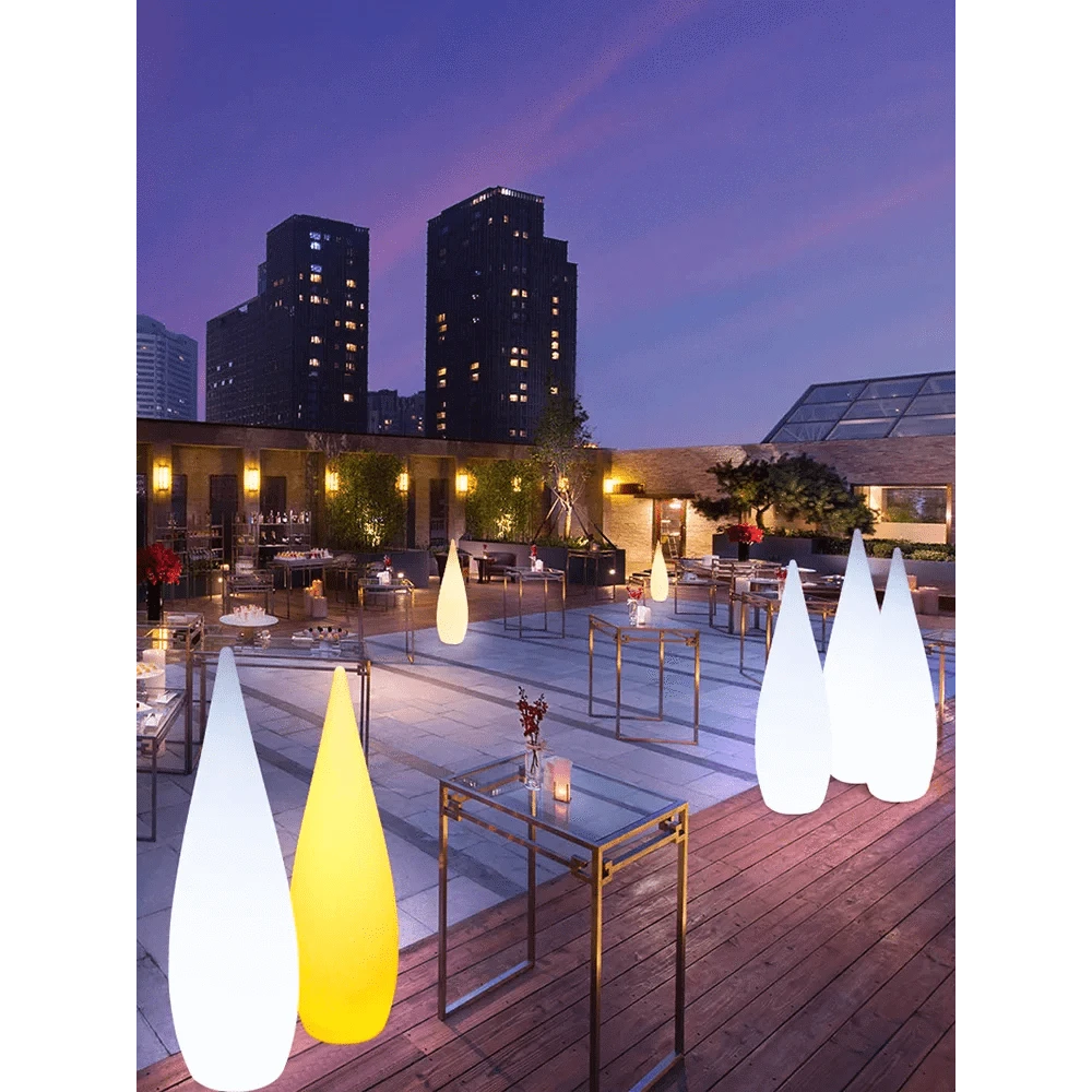 Lampadaire de jardin solaire étanche en forme de goutte d'eau - ÉcoLumière™ | Marco Lucetti