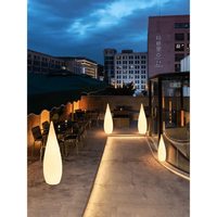 Lampadaire de jardin solaire étanche en forme de goutte d'eau - ÉcoLumière™ | Marco Lucetti