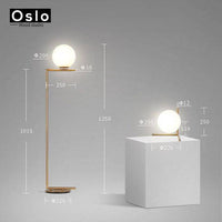 Lampadaire design doré LED avec boule de verre | Marco Lucetti Lampadaire