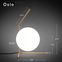 Lampadaire design doré LED avec boule de verre | Marco Lucetti Lampadaire