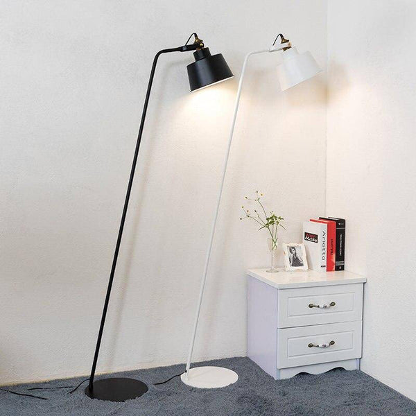 Lampadaire design incliné : Stand Incliné Moderne | Marco Lucetti