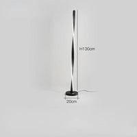 Lampadaire design moderne pour salon chic | Marco Lucetti Corps noir de style B / Lumière naturelle