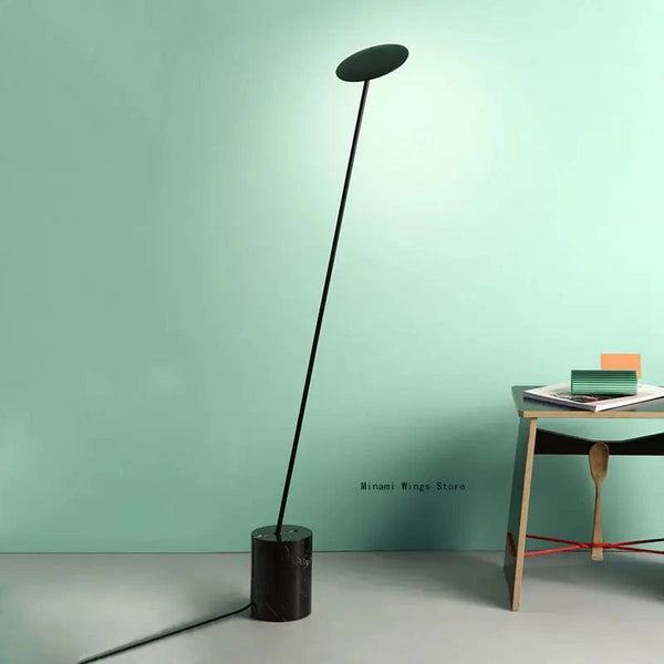 Lampadaire design nordique en fer et marbre | Marco Lucetti