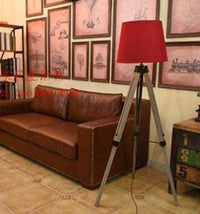 Lampadaire design sur tréteaux en bois avec abat-jour ajustable | Marco Lucetti H