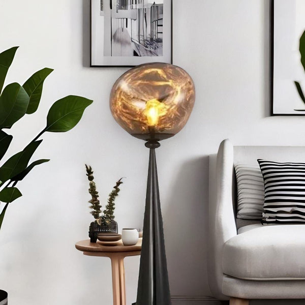 Lampadaire Doré - Luxéra | Marco Lucetti Lumière naturelle