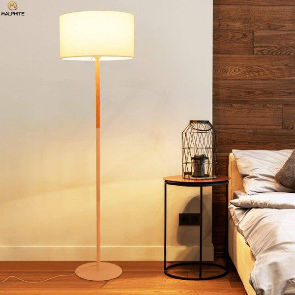 Lampadaire Élégant en Tissu et Bois | Marco Lucetti