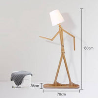 Lampadaire en bois japonais en forme de bonhomme | Marco Lucetti