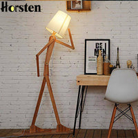 Lampadaire en bois japonais en forme de bonhomme | Marco Lucetti