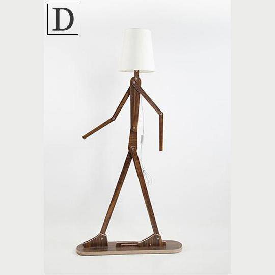 Lampadaire en bois japonais en forme de bonhomme | Marco Lucetti D