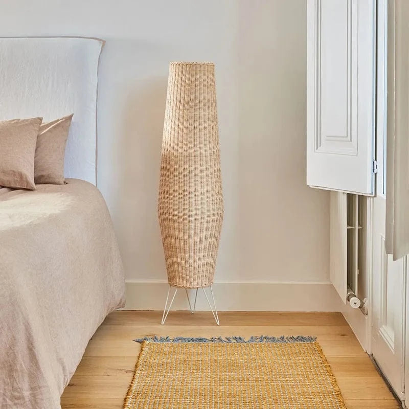 Lampadaire en rotin naturel minimaliste | Marco Lucetti