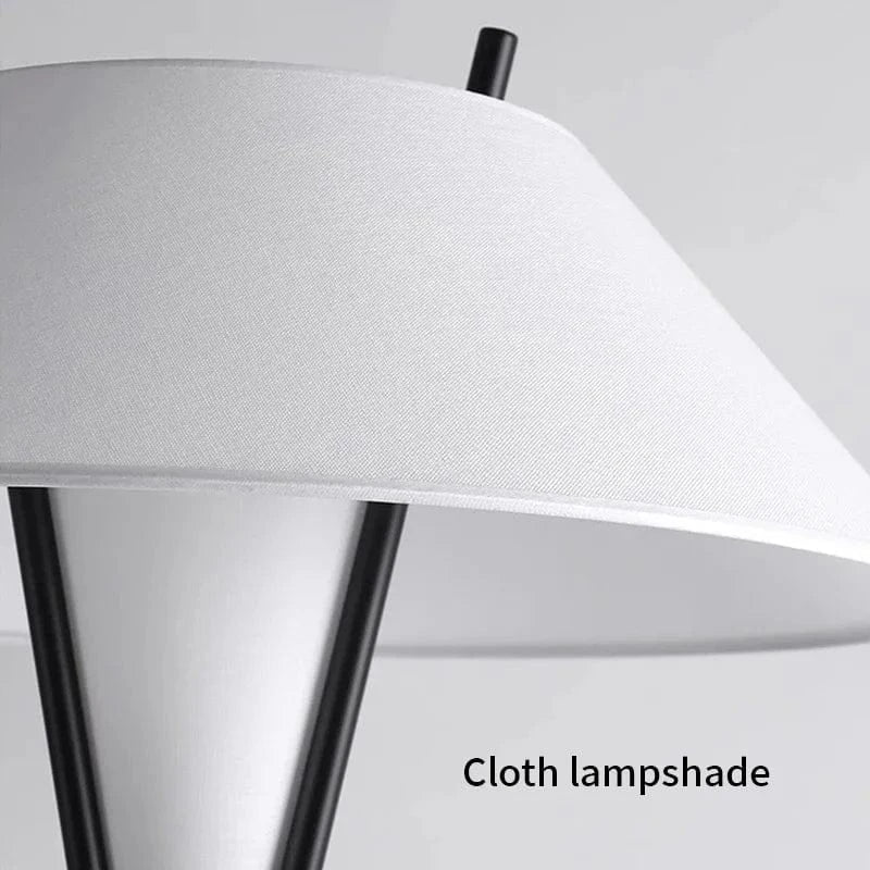 Lampadaire LED design avec interrupteur au pied pour rehausser votre déco intérieure | Marco Lucetti