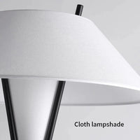 Lampadaire LED design avec interrupteur au pied pour rehausser votre déco intérieure | Marco Lucetti