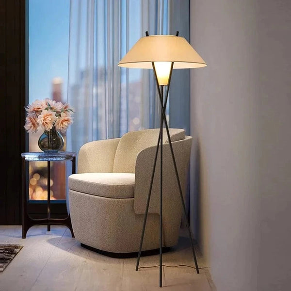 Lampadaire LED design avec interrupteur au pied pour rehausser votre déco intérieure | Marco Lucetti