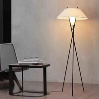 Lampadaire LED design avec interrupteur au pied pour rehausser votre déco intérieure | Marco Lucetti
