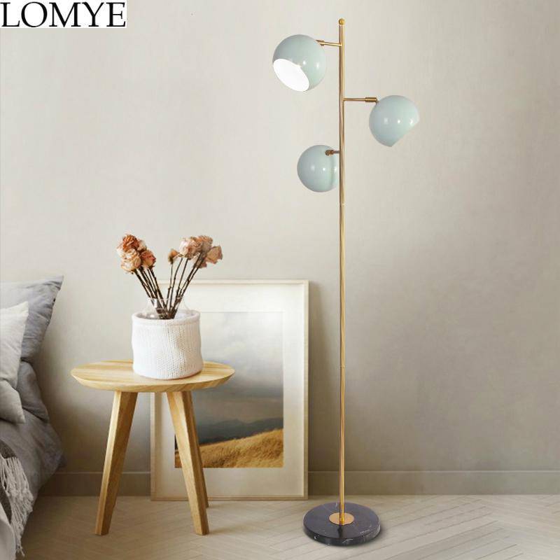 Lampadaire LED doré design orientable en blanc | Marco Lucetti