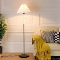 Lampadaire LED moderne nordique en marbre et tissu plissé américain - Style Élégant | Marco Lucetti