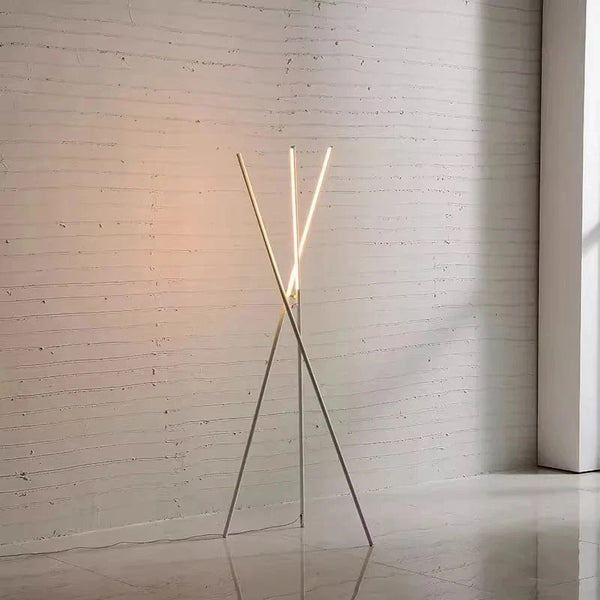 Lampadaire LED moderne pour un salon élégant - Créativité et Atmosphère | Marco Lucetti
